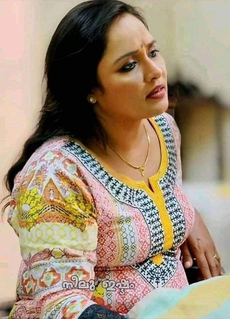 Nisha Sarang – actress world Nisha Sarang Hot Pics, Nisha Sarang, Kerala Saree Blouse Designs, Lady Face, Kerala Saree, Hot Poses, Photography Inspiration Portrait, Beautiful Women Over 40, Actress Pics