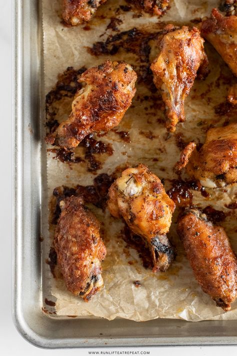 Dry Rub Chicken Wings, Crispy Baked Chicken Wings, Wings In The Oven, Buffalo Chicken Sliders, Chicken Wing Recipes Baked, Baked Wings, Lemon Pound Cake Recipe, Chicken Tonight, Crispy Wings