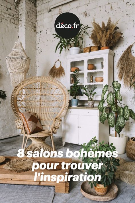 Vous aimez les décorations qui ont une histoire à raconter ? Les intérieurs à la déco inspirée des quatre coins du monde ? Pas de doute, la décoration bohème est faite pour vous ! Parce que le style bohème se veut avant tout un mélange des genres, on vous propose de découvrir 8 salons de styles différents pour vous aider à trouver l’inspiration… Modern Bohemian Interior Design, Salon Suite Decor, Deco Boheme Chic, Glamorous Decor, Salon Suites Decor, Bohemian Interior Design, Pharmacy Design, Deco Salon, Deco Boheme