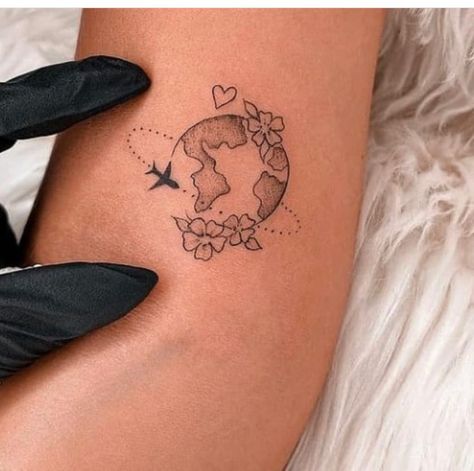 Simple Travel Tattoo, Tattoo For Travel Lovers, Travel Tattoo Design, Travelling Tattoos, Travel 2025, Travel Tattoos, Wrap Tattoo, Freedom Travel, Tropical Travel