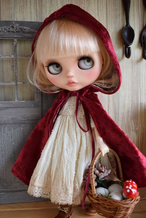 Steampunk Dolls, Blythe Doll Dress, Broken Doll, Doll Display, Blythe Clothes, Hello Dolly, Old Dolls, Anime Dolls, Doll Repaint