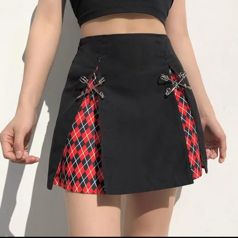 -Super Cute Punk/Gothic Style Skirt With Double Cross Safety Pin Detail And Red And Black Argyle Print -Tag Saids Size L But Fits More Like A M, Fits A 27 Waist -10/10 Condition, Brand New With Tags Streetwear Skirt, Pleated Denim Skirt, Goth Skirt, Gothic Skirt, Gothic Lace, Mini Pleated Skirt, Gothic Skirts, Patchwork Skirt, Gothic Rock