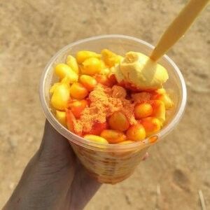 Boiled sweet corn is seasoned with salt, margarine or butter. Some serve it on cob; others serve it in cups filled with corn kernels mixed with cheese powder and butter. Corn With Cheese, Boiled Sweet Corn, Boil Sweet Corn, Corn In A Cup, Buttered Corn, Cheese Powder, Fan Drawing, Creamy Corn, Mexican Street Corn