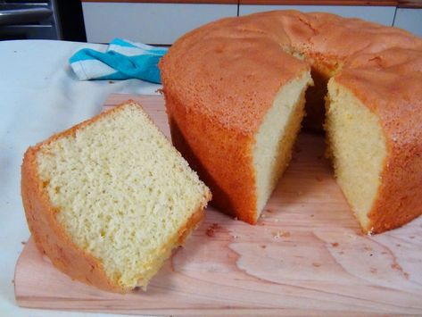 Pao De Lo ~ Portuguese Sponge Cake Soft Sponge Cake, Portuguese Dessert Recipes, Cake Receipe, Pork Loin Roast Recipes, Portuguese Desserts, Biscuit Bread, Tall Cakes, Whole Eggs, Portuguese Recipes