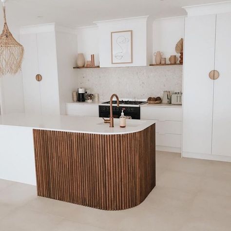 Curved Island, Curved Kitchen Island, Curved Kitchen, Modern Minimalist Kitchen, Kitchen Island Bench, Curved Bench, Lovely Kitchen, Round Kitchen, Island Bench