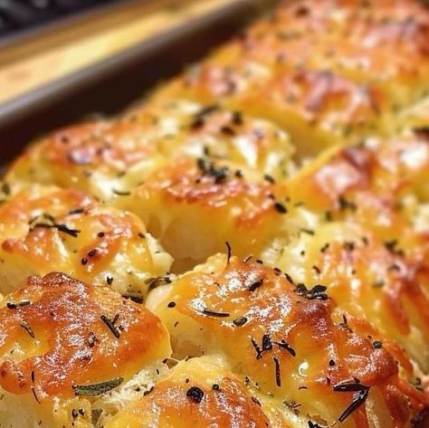 Decadent Cheddar Quick Bread, Cheddar Quick Bread, Quick Bread Recipe, Cheese Bread Recipe, Garlic Cheese Bread, Dried Parsley, Queso Cheddar, Biscuit Rolls, Breads & Buns