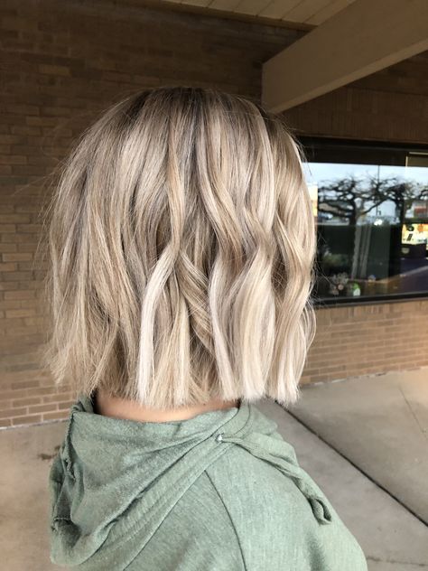 Balayage, Lob, Blonde, Long Bob, Highlights @katepaints._ Long Bob Highlights, Lob 2024, Lived In Blonde Bob, Dark Hair Bobs, Blonde Lob Hair, Blonde Long Bob, Bob Highlights, Pretty Hair Cuts, Blonde Foils