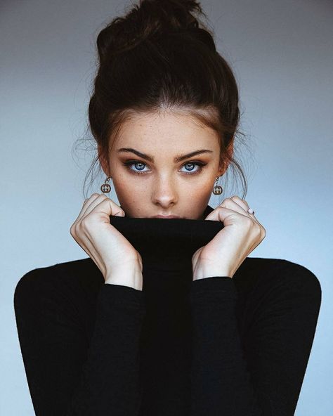 @meikawoollard and @rachelcanalephotography worked together quite a few times over the past years and the results have always been stellar!… Meika Woollard, Art Models, Australian Models, Human Poses Reference, Human Poses, Sporty Girls, Photos Of Women, Art Model, Portrait Painting