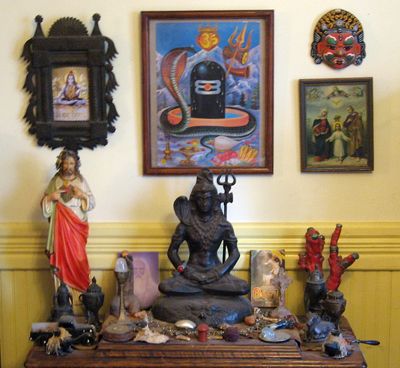 Minimalist Altar, Hindu Altar, Buddhist Altar Home Ideas, Shiva Home Altar, Jesus Altar, Hoodoo Altar, Buddhist Alter, Buddhist Altar Home, Buddhist Home Alter