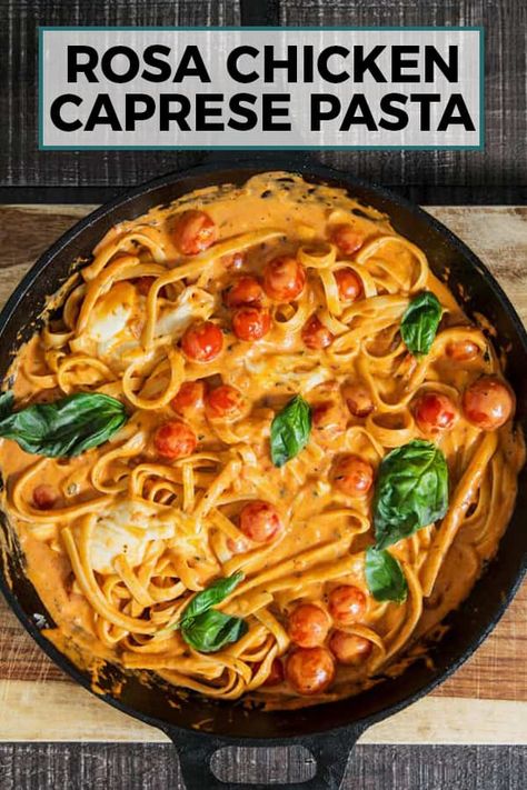 Caprese Pasta Recipe, Chicken Caprese Pasta, Spaghetti Soup, Traditional Spaghetti, Stomach Rumbling, Chicken Caprese, Yummy Pasta, Pasta Party, Caprese Pasta