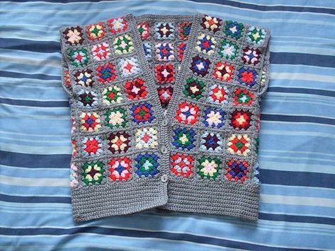 Crochet Beatles, Granny Square Vest, Diy Cardigan, Crochet Waistcoat, Crochet Granny Squares, Crochet Vest Pattern, Yarn Inspiration, Vest Pattern, Crochet Vest