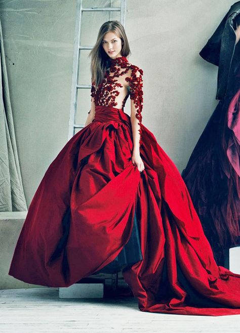 Dramatic red ball gown. Mode Glamour, Bohol, فستان سهرة, Christian Lacroix, Gorgeous Gowns, Red Wedding, Marchesa, Elie Saab, Mode Inspiration