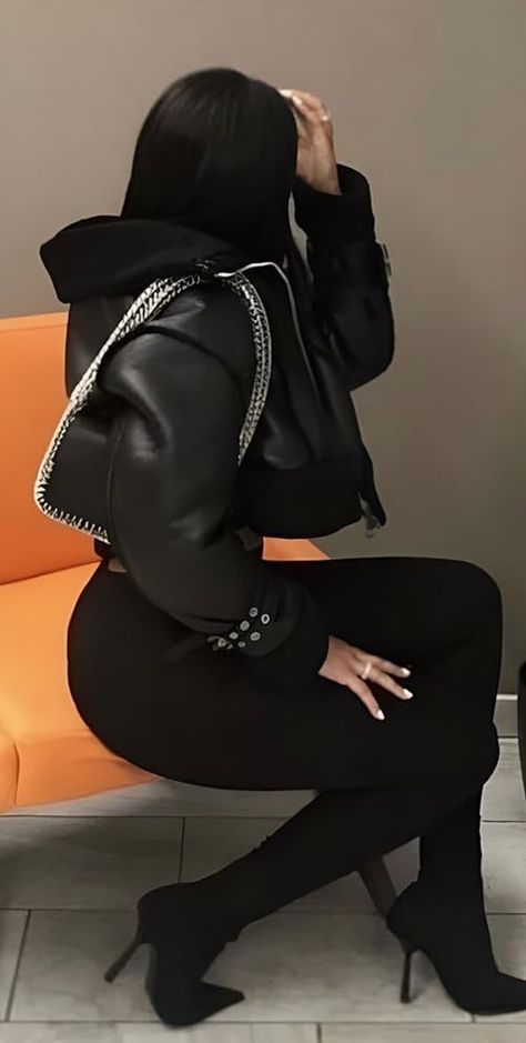 DericaNicole's Amazon Page Mode Poses, Look Kylie Jenner, Cold Outfits, All Black Outfit, Baddie Outfits Casual, Fall Fashion Outfits, Edgy Outfits, Lookbook Outfits, Winter Fashion Outfits