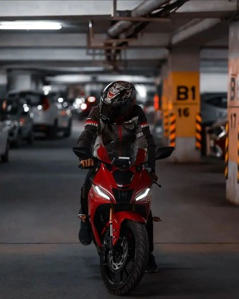 R15 V4 Red, Yamaha R15, Bike Couple, Night Sky Photography, Motorcycle Wallpaper, Biker Boys, Bike Pic, Abs And Cardio Workout, Cool Instagram Pictures