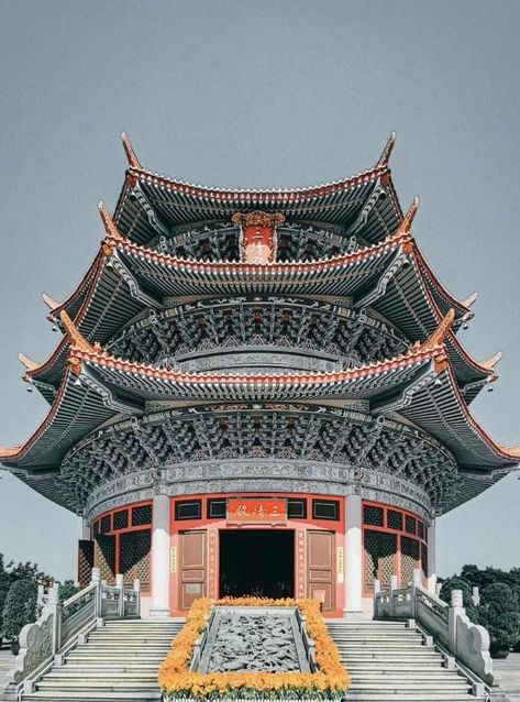 🙇‍♂️  Take a break from the city life and join us to explore the ancient Taoist culture!
Yuen Yuen Taoist Temple, one of the eight new scenic spots in #Huadu District, is the Taoism activities centre in Guangdong area. ☯️ In the center of the temple is Sanqing Hall, covered by yellowish glazed tiles and brightly colored pictures, housing three authoritative saints of #Taoism for oblations. #VisitGuangzhou
📷 摄影的泰利博格 Taoist Temple, Colored Pictures, Glazed Tiles, Activity Centers, The Temple, Take A Break, City Life, The City, Temple