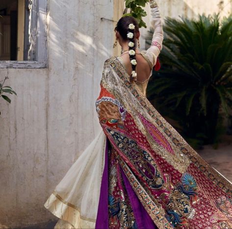 Vintage Hand Embroidery, Indian Bridesmaid Dresses, Walima Dress, Traditional Hairstyle, Frock Fashion, Desi Clothes, Traditional Indian Outfits, Indian Bridal Outfits, Bridal Lehenga Choli