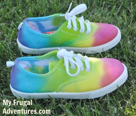 Fun and so simple kid's craft-- DIY Rainbow Shoes.  These were just $5 at Walmart + a little dye and you have a custom creation your kids will love! Diy Tie Dye Shoes, Bow Painting, Inexpensive Diy Gifts, Rain Bow, Tie Dye Shoes, Tie Dye Party, How To Dye Shoes, Tie Dye Kit, Rainbow Shoes