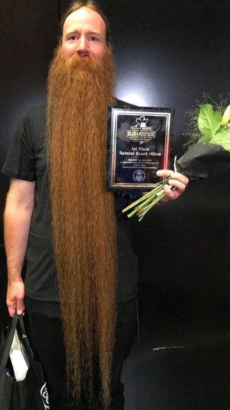 Worlds longest beard at the 2017 World beard competition in Austin, Texas Beard Competition, Crazy Beard, Viking Beard Styles, Barba Grande, Moustache Style, Long Beard Styles, Beard Envy, Long Hair Images, Hair Lengths For Face Shape