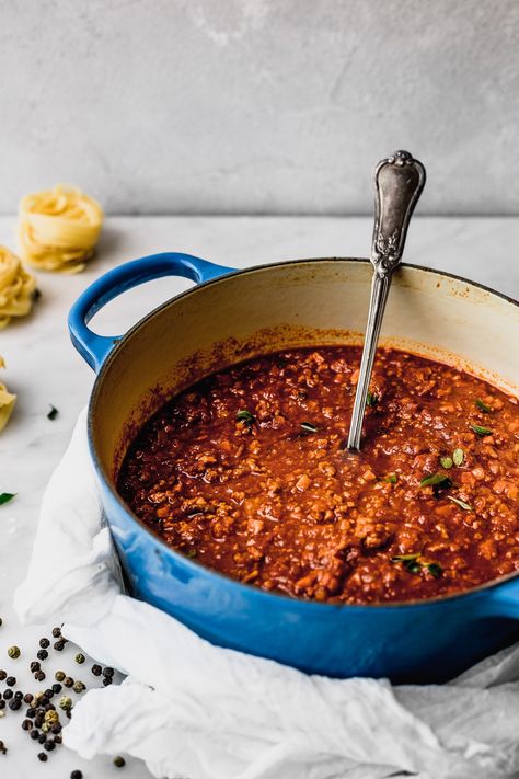 This recipe lives really close to my heart. It’s the bolognese sauce that my aunt and godmother has always done for her lasagna. With time I have adapted it and so this is my version of her version, lol. It’s not a classic bolognese but I think that the different things that it has is exactly what makes it so special.  My Aunt's Legendary Bolognese Sauce | Cravings Journal #recipe #bolognese #sauce #pasta Old Fashioned Baking, Healthy Bolognese Sauce, Classic Bolognese, Best Bolognese Sauce, Journal Recipes, Potato Man, Bolognese Sauce Recipe, Easy Pasta Sauce, Vegan Bolognese