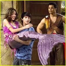 ONE of Brady's dreams.... A king has to carry a mermaid through the doors of the castle for her to get her legs back.... Pair Of Kings, Kelsey Chow, Mitchel Musso, Disney Channel Original, Disney Live, Disney Live Action, Disney Xd, Great Tv Shows, Disney Shows