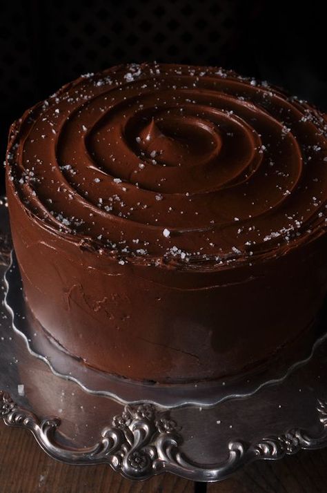 Dark Chocolate Salted Caramel Cake, Dark Chocolate Caramel Cake, Chocolate Salted Caramel Cake, Salted Caramel Chocolate Cake, Salted Caramel Cake, Dark Chocolate Cake, Baking Goods, Salty Cake, Caramel Cake