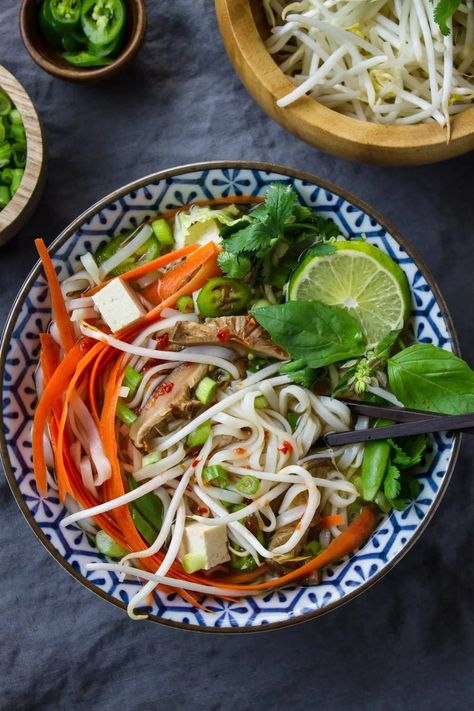 Simple Vegan Pho made with flavorful broth, rice noodles, tofu, veggies and herbs making a hearty and delicious vietnamese noodle soup. Recipe is vegan, gluten free, low fat, oil free and so easy to make. Vegan Pho Soup, Veggie Pho, Poke Food, Vegetable Pho, Vegan Pho Recipe, Broth Rice, Pho Vietnam, Pho Soup Recipe, Simple Veganista