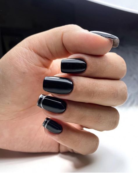 black nail designs 2022, black nail art, black nails with design, black and gold nails, black and white nails, nail trends 2022, nail art designs, dark mood nails Line French Tip Nails, Black Short Nails Ideas, Line French Tip, Black Short Nails, Nail Designs 2022, Mood Nails, Y2k Acrylic, Nails Y2k, 2022 Design