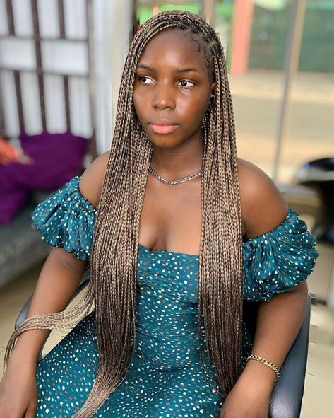 Light Brown Braids Black Women, Light Brown Knotless Braids, Brown And Blonde Knotless Braids, Light Brown Braids, Brown Knotless Braids, Brown Knotless, Brown Box Braids, Brown Braids, Braiding Hair Colors