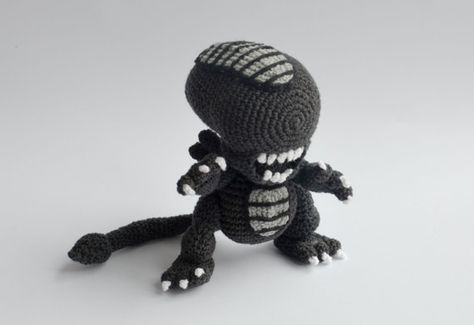 **Please note, this listing is for the PATTERN only, not the finished toy!** Crochet alien, when finished, is 21 cm tall (8.2 inches). Alien franchise was one of the movies that made a huge impact on me when I was younger. I love the whole series, always had and always will, and as a huge fan Geek Crochet, Alien Franchise, Alien Xenomorph, Geek Diy, Crochet Monsters, Tunisian Crochet Stitches, Soft Toy Patterns, Crochet Jumper, Creative Crochet