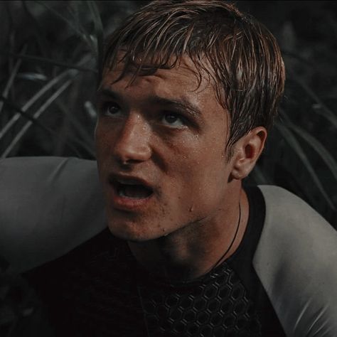 Peeta And Katniss Catching Fire, Peeta Mellark Side Profile, Peet’s Mellark, Peeta Mellark Pictures, Peeta Mellark Pfp, Peeta Mellark Hot, Peeta Mellark Icons, Peeta Catching Fire, Peeta Mellark Catching Fire