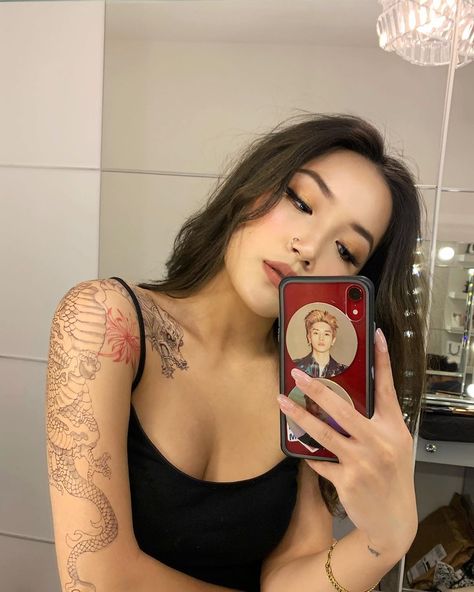 33.8k Likes, 208 Comments - Niwa Edingo (@kneewah) on Instagram: “my alter ego🥵 new video on youtube, link in bio <3” Asian Baddie Tattoo, Asian Women Tattoos, Korean Girl Tattoo, Abg Tattoo, Asian Girl Tattoo, Asian Tattoo Ideas, Asian Tattoos For Women, Fashion Manufacturing, My Alter Ego