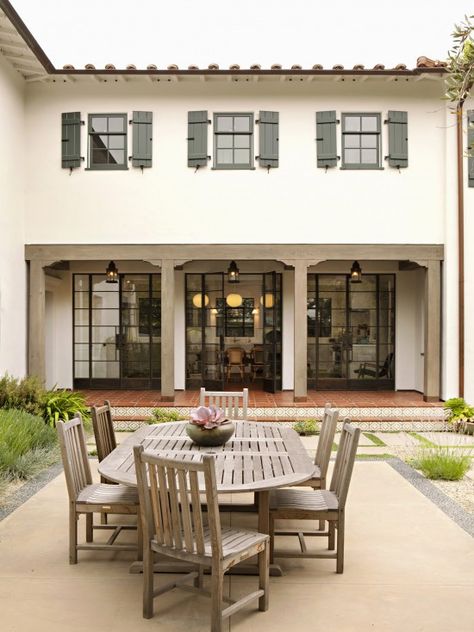 spanish colonial courtyard.  Note the bracket detail at the porch posts and the proportion of the upper floor windows with shutters and wrought iron hardware.  These details define its character. Spanish Style Interior Design, Spanish Exterior, Spanish Courtyard, Spanish Style Homes, Traditional Exterior, Casa Exterior, Spanish Tile, Spanish House, Design Exterior