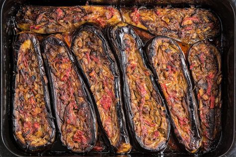 Turkish Aubergine Recipes, Turkish Eggplant Recipes, Imam Bayildi Recipe, Moussaka Recipe Easy, Turkish Eggplant, Seafood Cuisine, Imam Bayildi, 30seconds Food, Aubergine Recipe