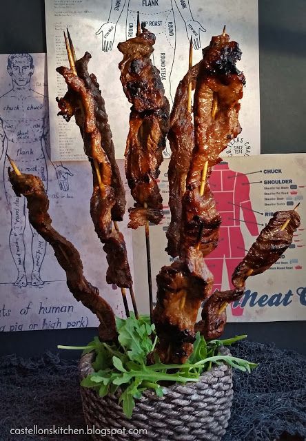 Castellon's Kitchen: Skewered Epidermis (Skirt Steak Skewers) Halloween Food Halloween Steak Dinner Ideas, Halloween Intestines, Green Inferno, Steak Skewers, Kitchen Halloween, Spooky Dinner, Road Kill, Fun Plates, Halloween 23