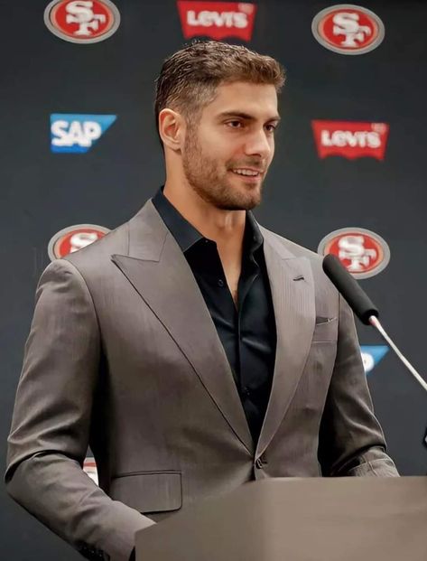 Jimmy Garropolo, Handsome Football Players, James Richards, Nfl Football 49ers, Jimmy Garoppolo, Viking Men, 49ers Football, Red Zone, Model Face