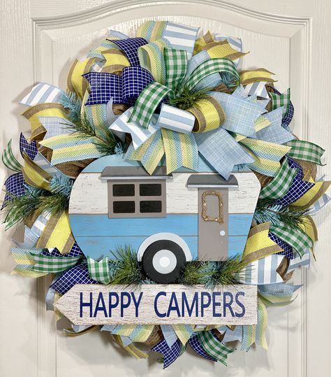 Happy Camper Wreath Camping Craft Ideas, Camper Wreath, Camping Craft, Wreaths Deco Mesh, Homes On Wheels, Deco Wreaths, Upcycled Art, Diy Camper, Camping Crafts