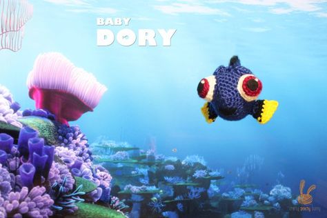 Baby Dory free pattern from Loopy Yarn #amigurumi #dory #findingdory #bluetang #fish #crochet Nemo Crochet Pattern Free, Finding Dory Crochet Pattern Free, Hi Im Dory, Finding Dory Baby, Baby Dory, Fish Crochet, Nemo Dory, Blue Tang Fish, Tang Fish