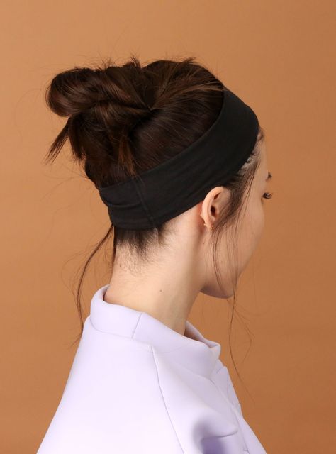 This Bun Was Made For Your Favorite Athleisure Look+#refinery29 Messy Bun Styles, Sports Shoot, Color Photoshoot, Long And Short Hair, Braided Styles, Hair Bun Tutorial, Bun Styles, Pretty Princess, Fitness Gear