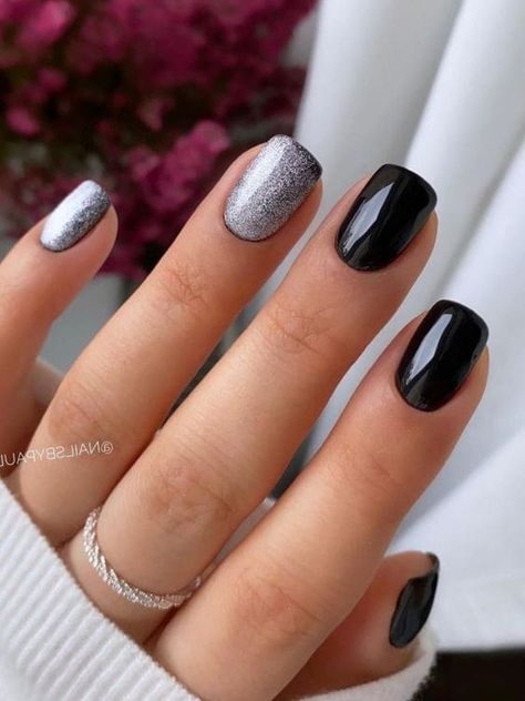 Black and silver cat eye winter nail designs Cute Winter Nail Designs, Black And Silver Nails, Nail Designs And Colors, Nail Polish Colors Winter, Stylish Nail Art, Purple Ombre Nails, Silver Nail Designs, Silver Nail Art, Brown Nails Design