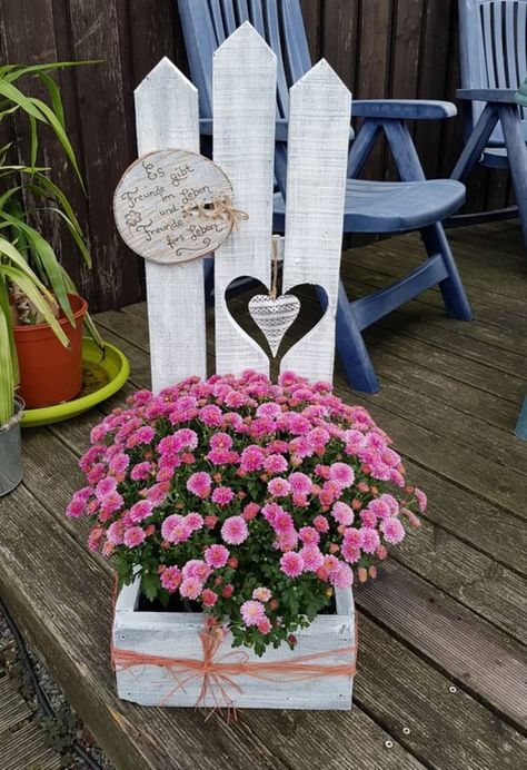 Garden Ladder Ideas, Tin Flower Pots, Recycled Garden Planters, Garden Planter Ideas, Plant Pot Diy, Recycled Garden, Garden Wallpaper, Garden Decor Projects, Pallets Garden