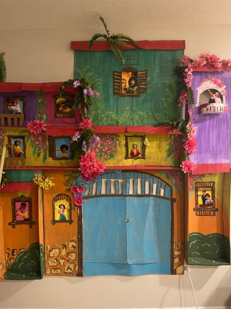 Diy Encanto Casita House, Diy Encanto Backdrop, Trunk Or Treat Encanto Ideas, Encanto Casita Diy, Encanto Door Diy, Encanto Trunk Or Treat Ideas, Encanto Door Decoration, Encanto Backdrop Ideas, Encanto Trunk Or Treat