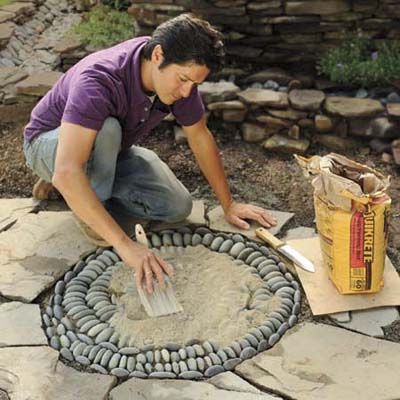 How to Make a Pebble Mosaic--This is a really clear tutorial. Pebble Mosaic, Have Inspiration, Mosaic Garden, Garden Pathway, Garden Crafts, Rock Garden, Garden Paths, Dream Garden, Backyard Garden