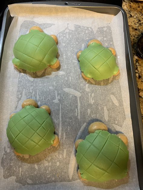 Turtle Conchas, Pan Concha, Conchas Pan, Diy Desserts, Tiny Turtle, Bread Cake, Food Obsession, Eclectic Decor, Aesthetic Food