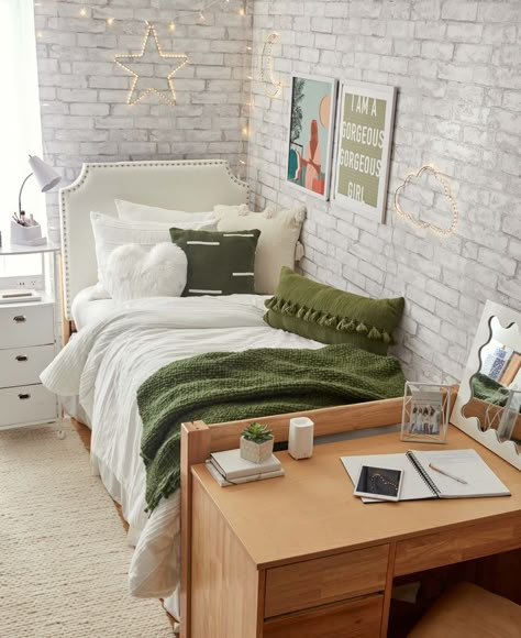 White Dorm Room, Dorm Room Themes, Room List, Minimalist Dorm, Boho Dorm Room, Cozy Dorm Room, Dorm Room Styles, Dorm Design, Dorm Inspiration