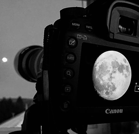 The Moon Is Beautiful, Images Esthétiques, Foto Ideas Instagram, Alam Semula Jadi, Pavlova, Black Aesthetic, Aesthetic Photo, Dark Academia, Dark Aesthetic