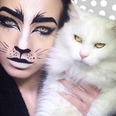 Realistic Makeup of Cat Evil Cat Makeup, Adult Cat Face Paint, Cat Face Halloween Makeup Ideas, Cat Makeup For Women, Cute Cat Makeup Looks, White Cat Costume Women, Realistic Cat Makeup, Halloween Cat Make Up, Cat Faces For Halloween