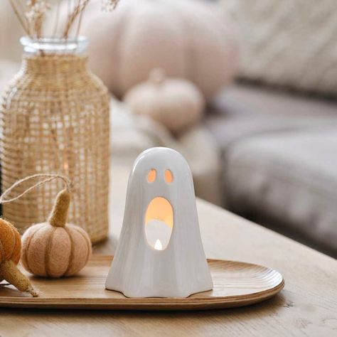 Welcome the beautiful new Pumpkin Spice range to our Halloween collection 🤩 These gorgeous decor pieces are perfect for those who love Halloween decorating, but also like to keep their home warm, minimal, and looking gorg 👌🏽 #costumebox #halloween #halloweendecor #halloweenhomedecor #codeorange #codeorangeaustralia #halloweenlovers #halloweendecorations Ghost Ceramic, Ceramic Ghost, Halloween Date, Ginger Ray, Tea Light Holders, Light Up Signs, Halloween Lights, Fall Halloween Decor, Up Halloween