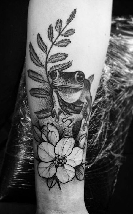 Tree Frog Tattoos, Unique Half Sleeve Tattoos, Wildlife Tattoo, Dna Tattoo, Tattoo Filler, Saved Tattoo, Insect Tattoo, Frog Tattoos, Tattoos For Women Half Sleeve