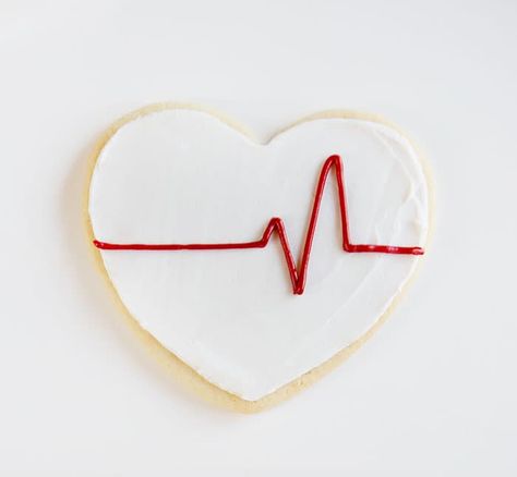 Heart shaped cookies with a piped EKG line! Nursing Cookies, Russian Tea Cookies, Doctor Party, Nurse Cookies, National Nurses Week, Valentine Sugar Cookies, Lace Cookies, Mexican Wedding Cookies, Blood Drive