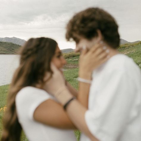 Comfort Couple Aesthetic, Hailey Photoshoot, Tyler Photoshoot, Halle Sandberg, Country Relationship Goals, Romantic Dream, Couple Shots, Ideal Boyfriend, Couple Photoshoot Poses